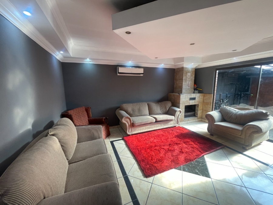 4 Bedroom Property for Sale in Heidedal Free State